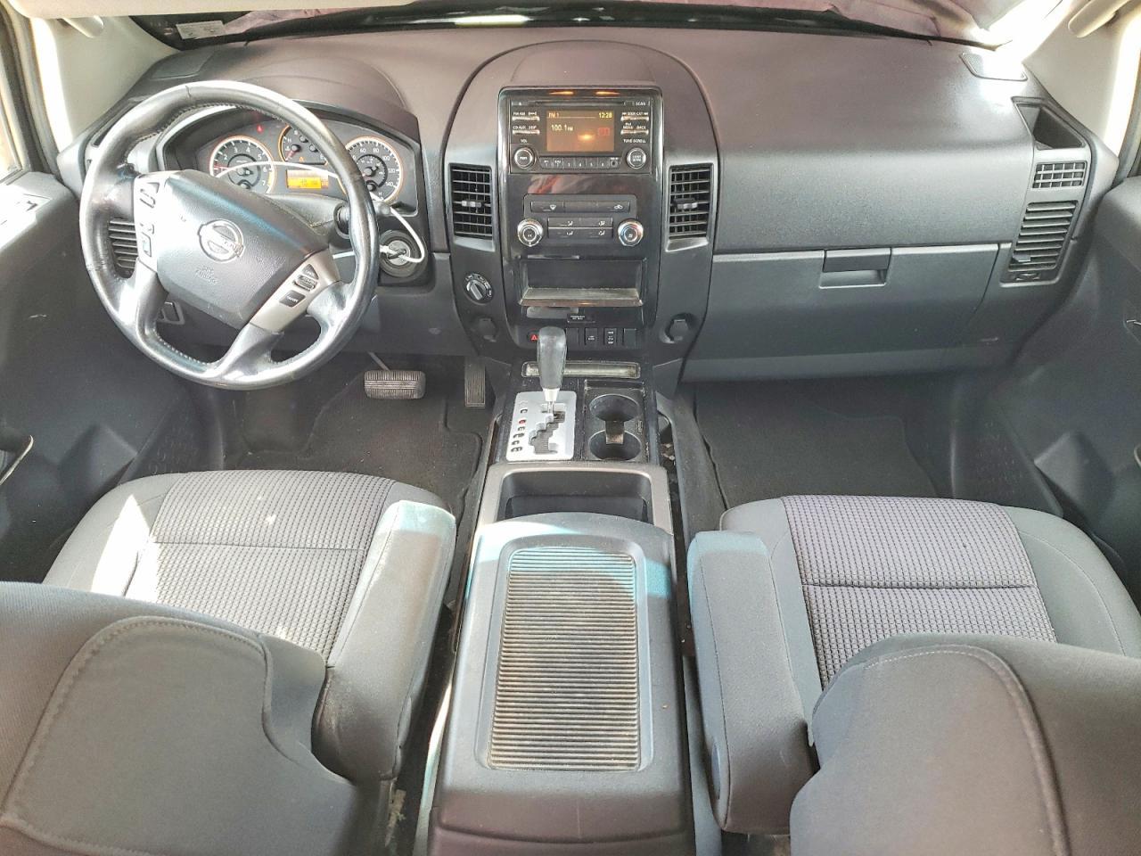 2013 Nissan Titan SV