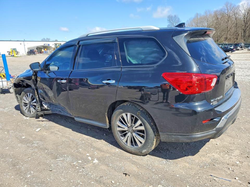 2019 Nissan Pathfinder sv