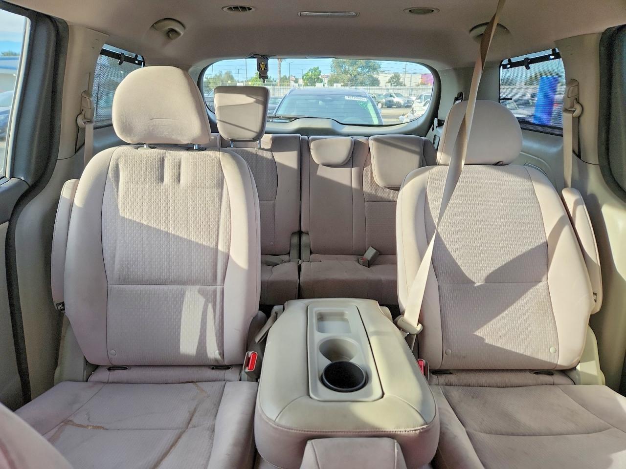 2016 KIA Sedona lx