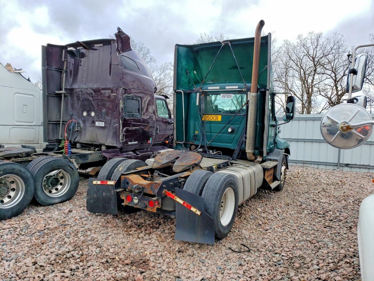 2017 Mack 2016 Mack CXU612 Semi Truck