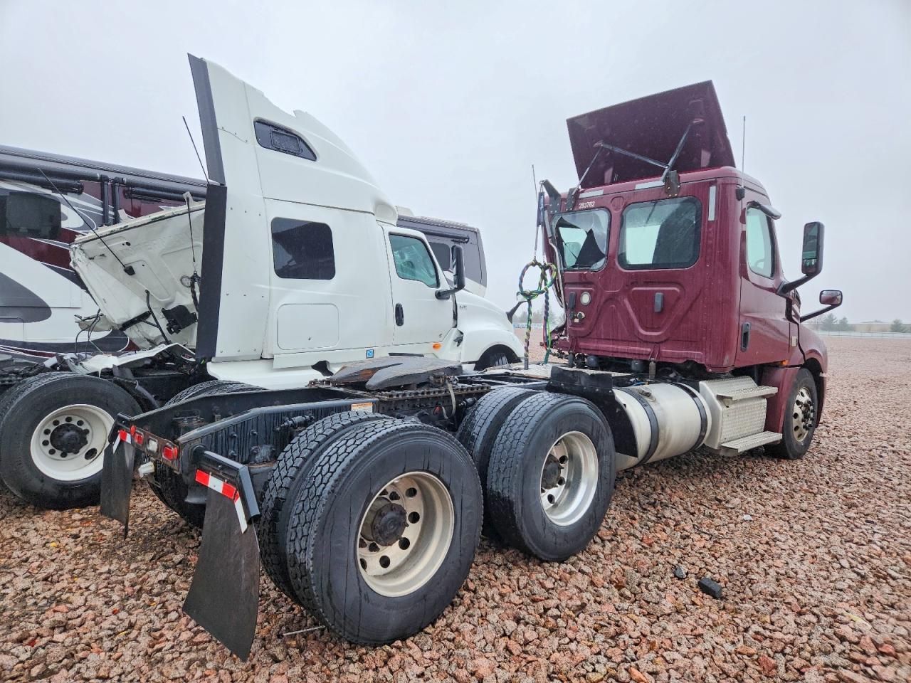 2020 Freigliner 2020 Freightliner Cascadia 126 Semi Truck