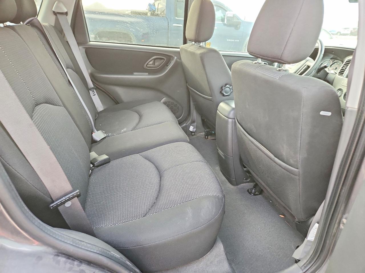 2005 Mazda Tribute s