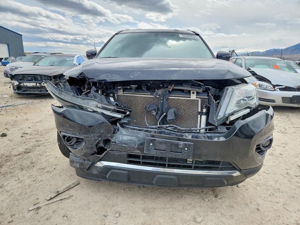 2019 Nissan Pathfinder sv