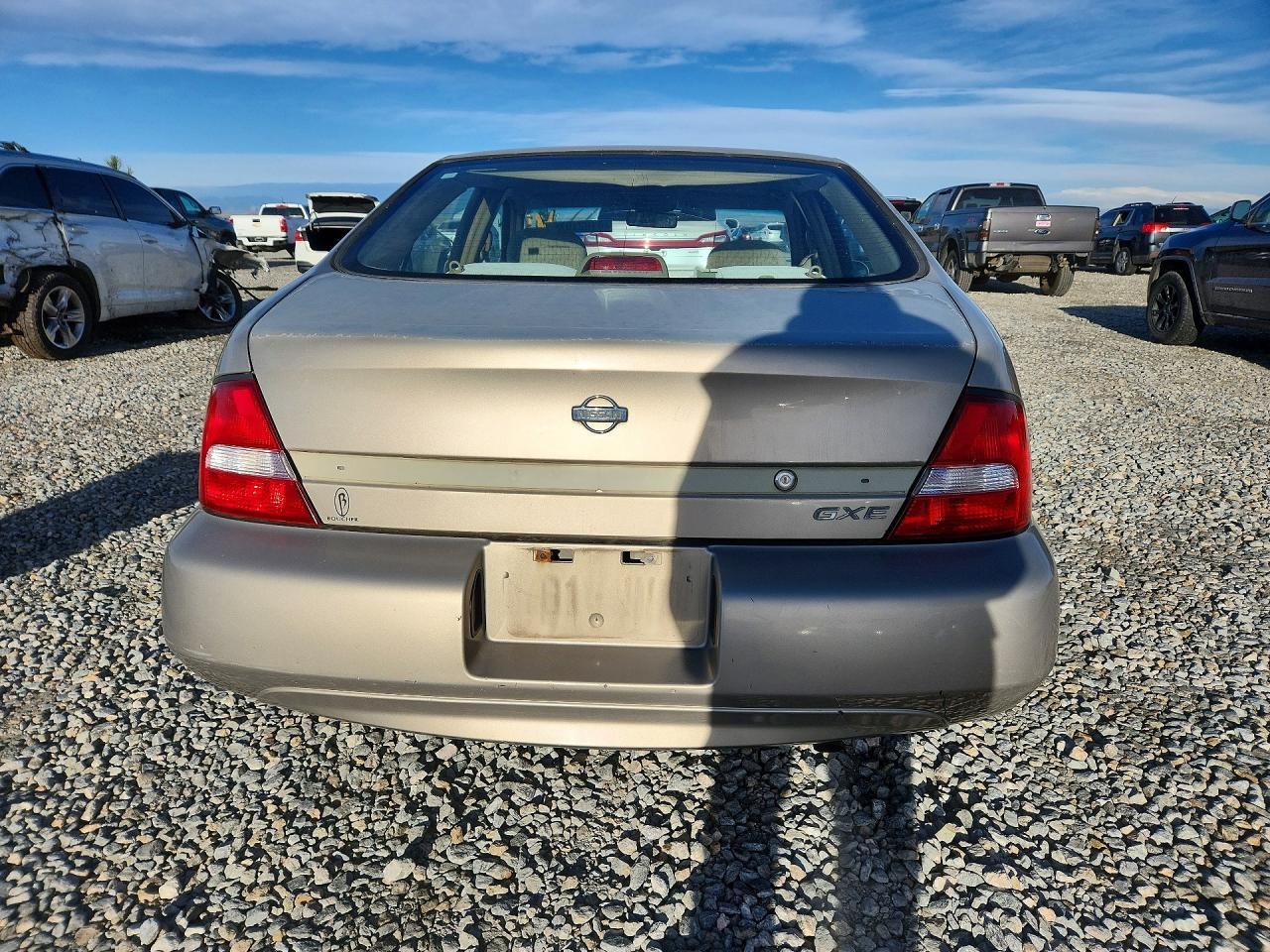 2000 Nissan Altima xe