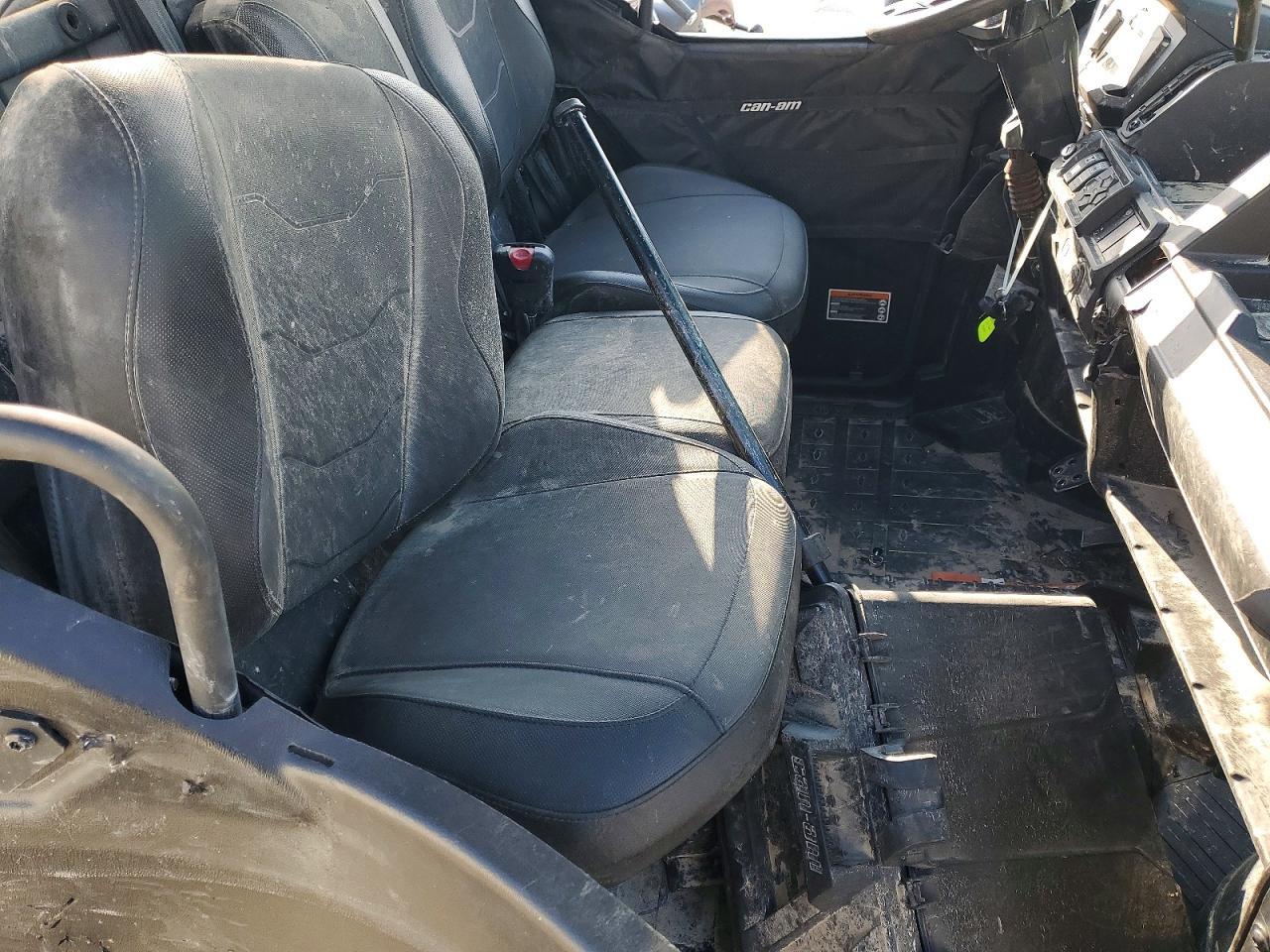 2024 Can-Am Defender XT HD7