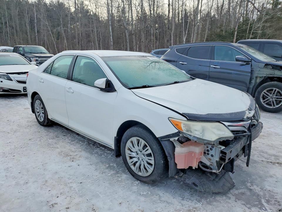 2014 Toyota Camry le 4DR