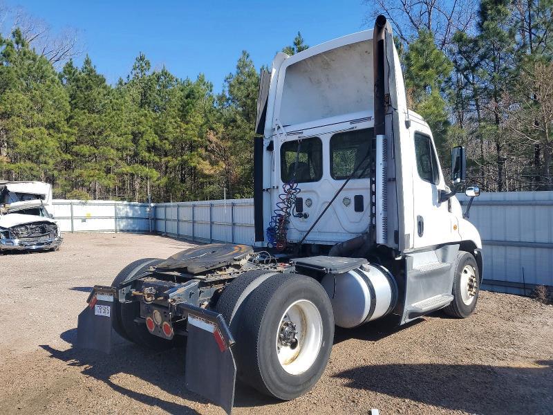2016 Freightliner Cascadia 125 Semi Truck