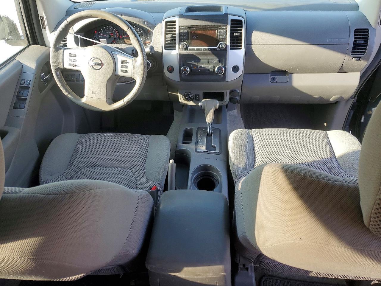 2016 Nissan Frontier SV