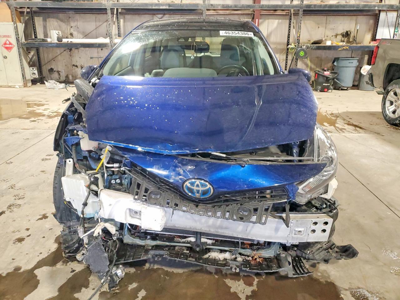 2015 Toyota Prius v Five
