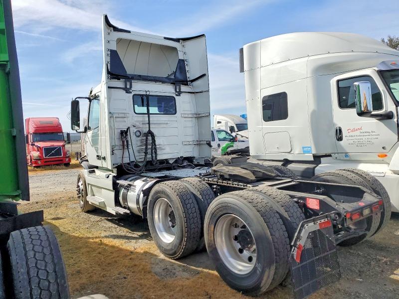 2022 Volv O VNR Semi Truck