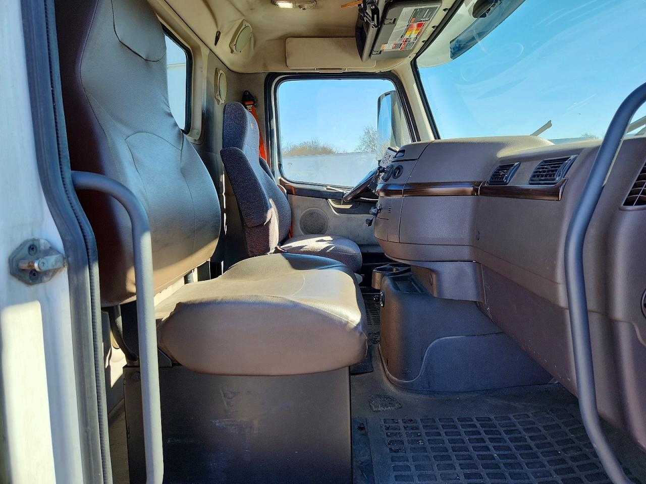 2017 Volvo VNL Semi Truck