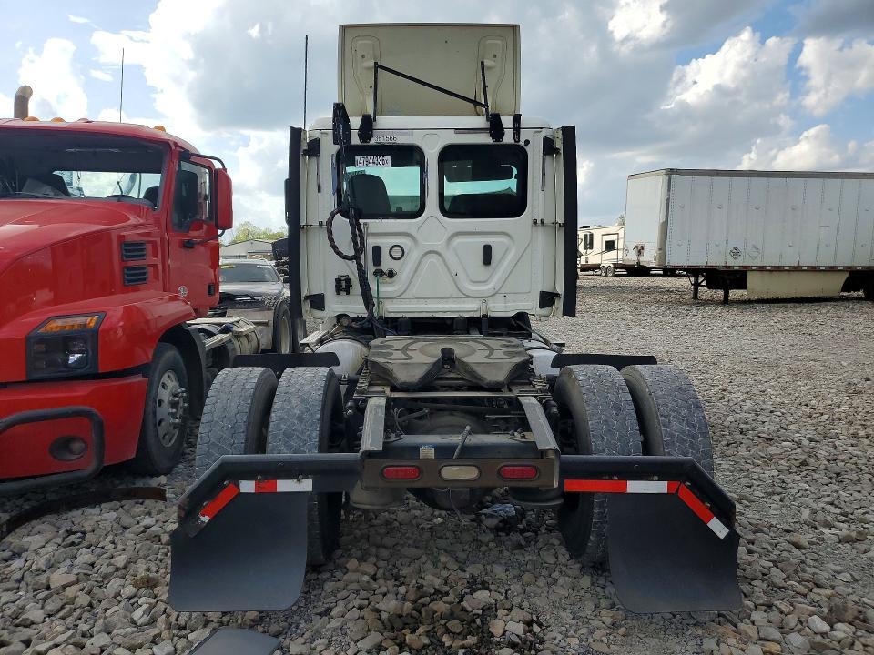 2020 Freigliner 2020 Freightliner Cascadia 126 Semi Truck