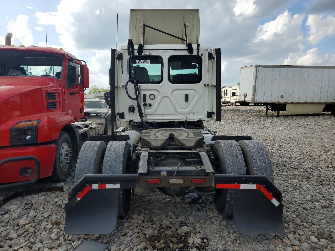 2020 Freigliner 2020 Freightliner Cascadia 126 Semi Truck