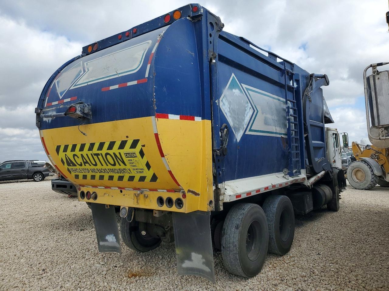 2010 Mack MRU600 Refuse Truck