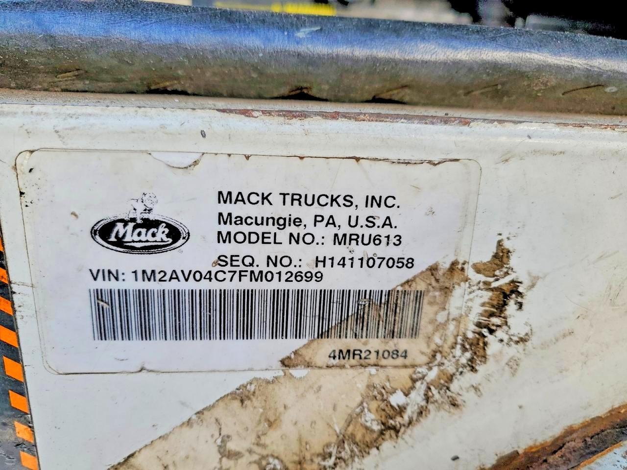 2015 Mack MRU613 Refuse Truck
