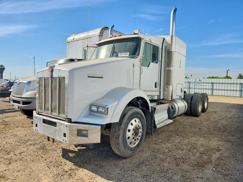2015 Kenworth T880 Semi Truck