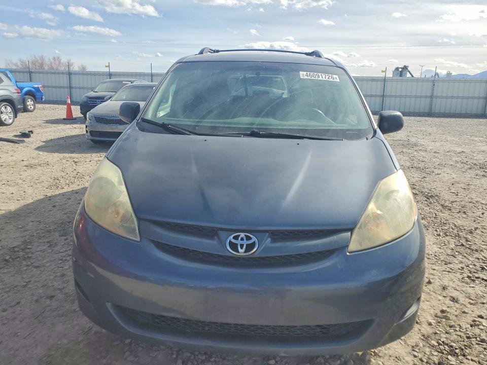 2006 Toyota Sienna le 8 Passenger