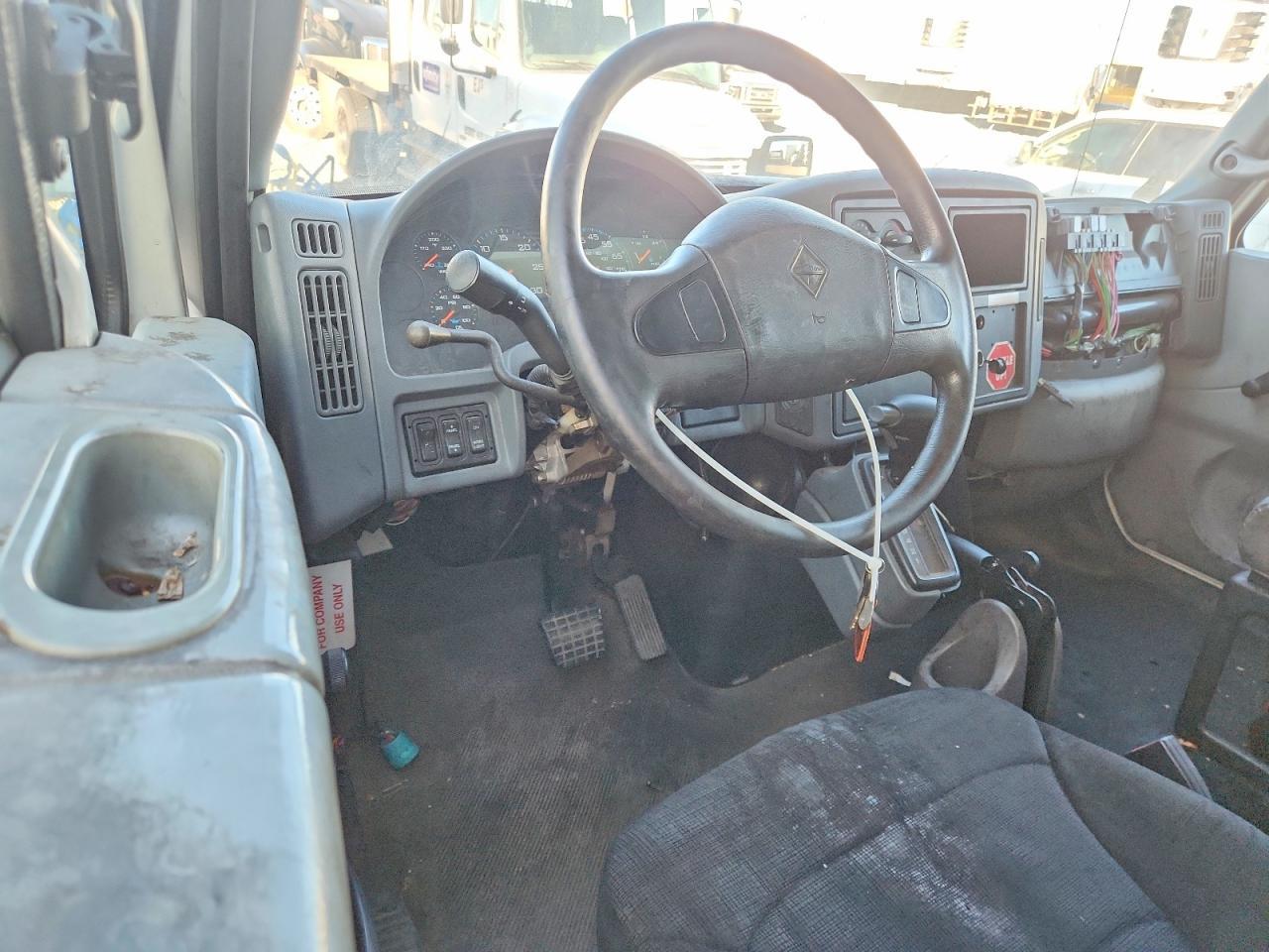 2003 International MA025 BOX Truck