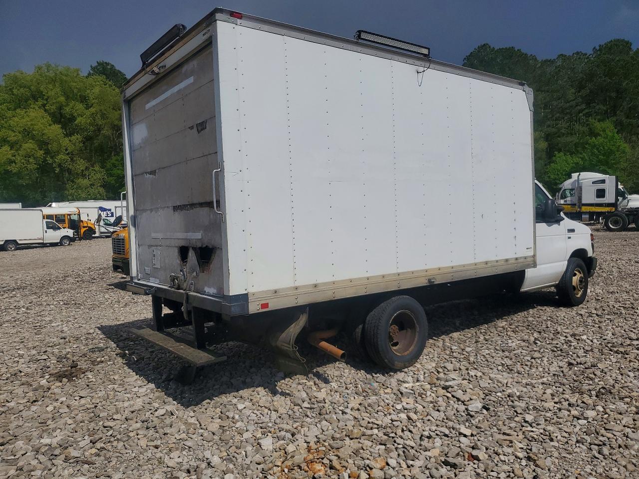 2013 Ford E350 BOX Truck
