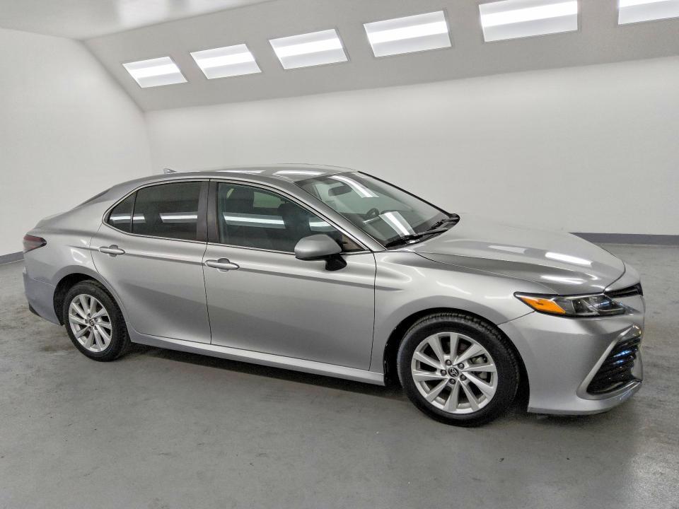 2021 Toyota Camry le