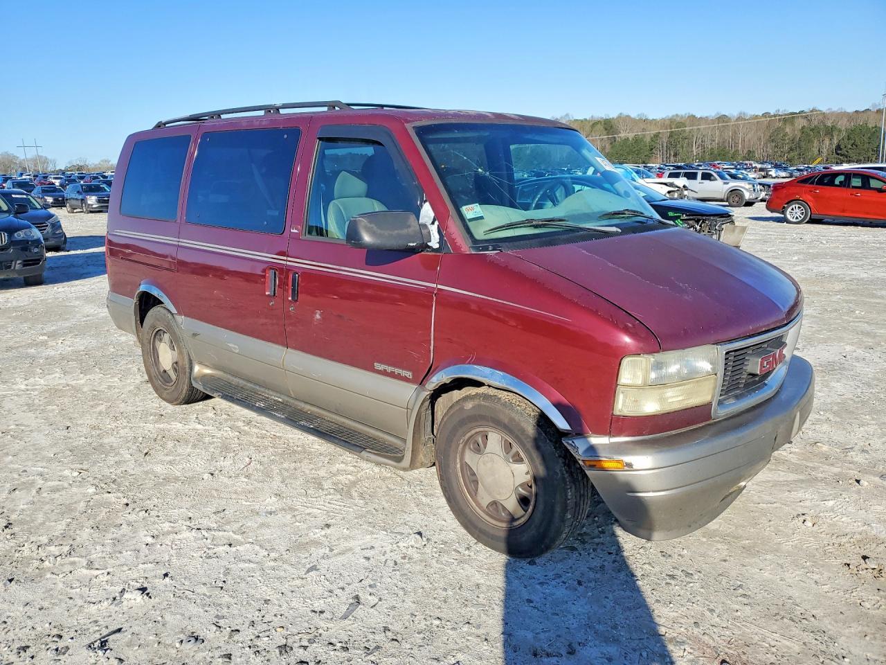 2002 GMC Safari XT