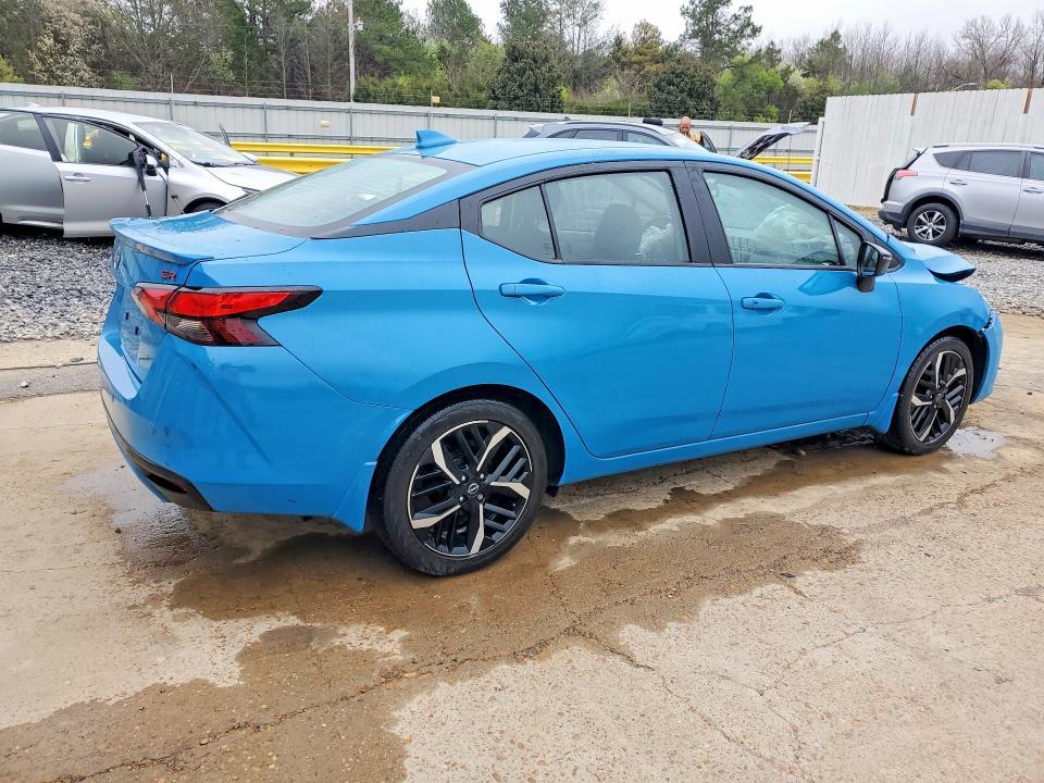 2025 Nissan Versa sr