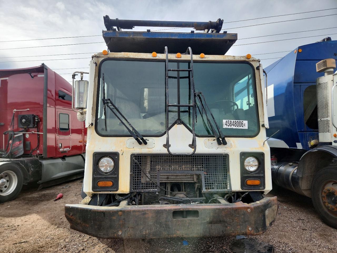 2004 Mack MR Refuse Truck