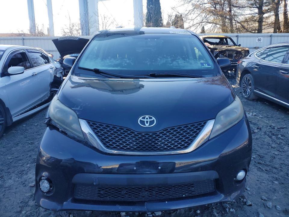 2016 Toyota Sienna se 8-passenger