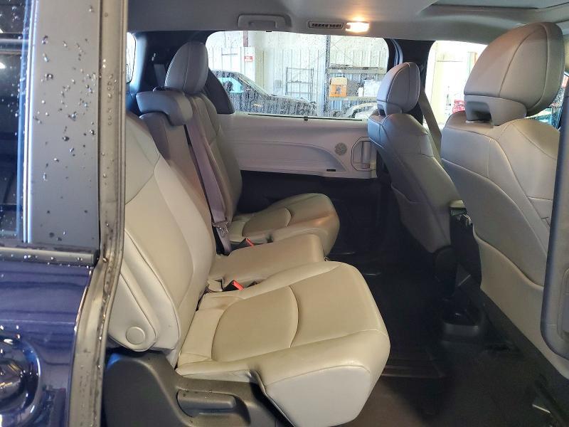 2025 Toyota Sienna xle 8-passenger
