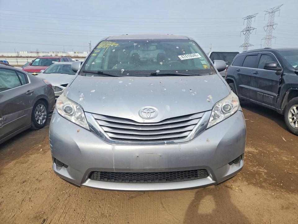 2015 Toyota Sienna le 8-passenger