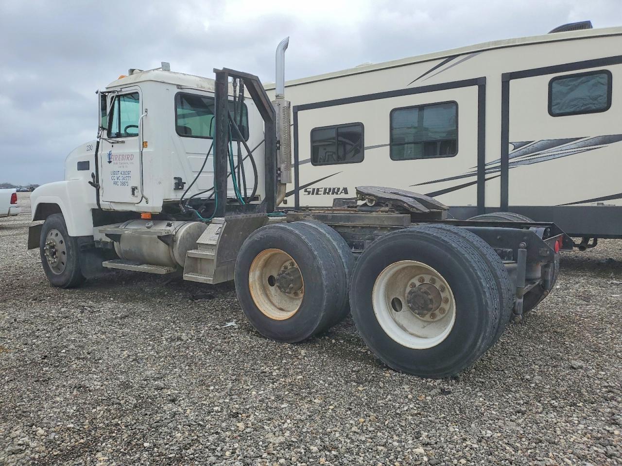 2001 Mack CH613 Semi Truck
