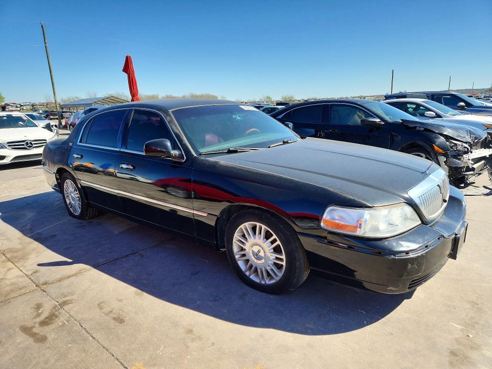 2008 Lincoln Town car Signature Limited