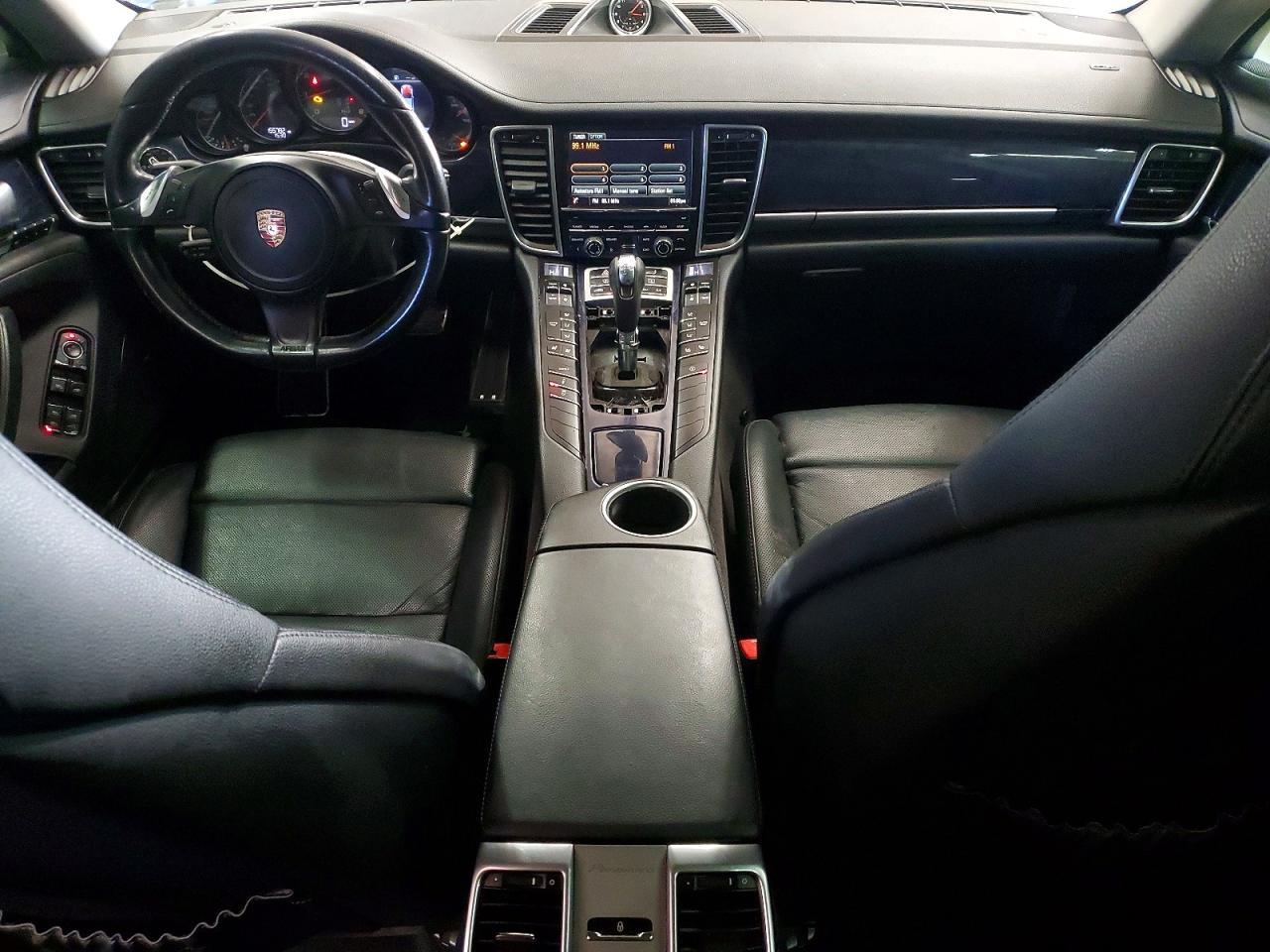 2015 Porsche Panamera 2