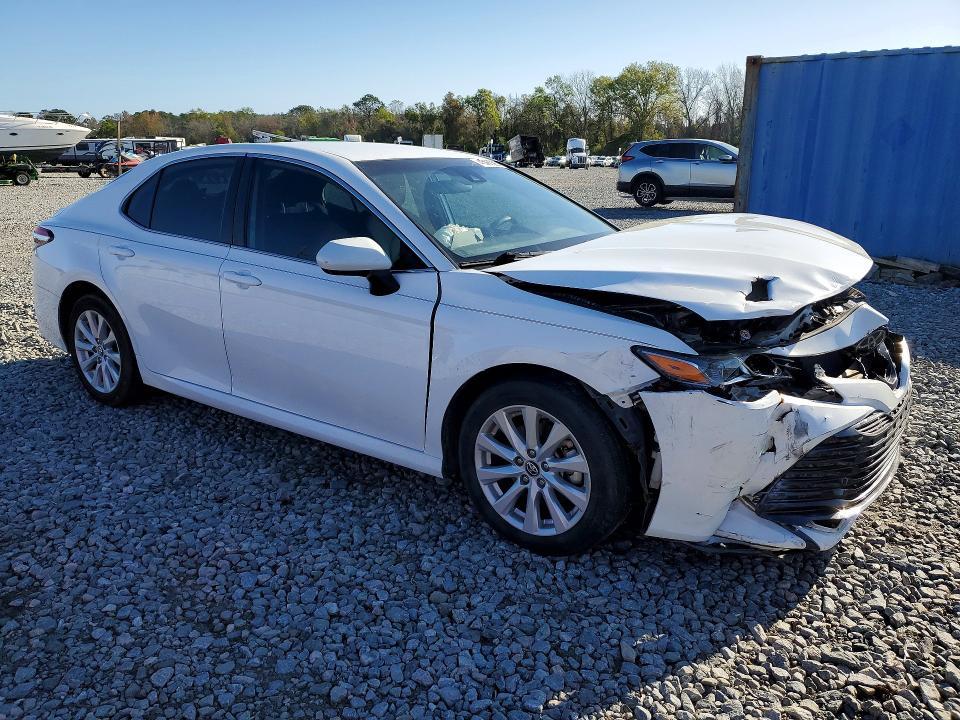 2020 Toyota Camry le