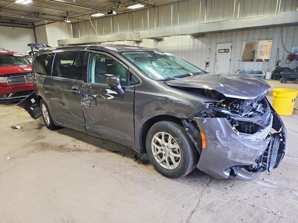 2023 Chrysler Voyager lx