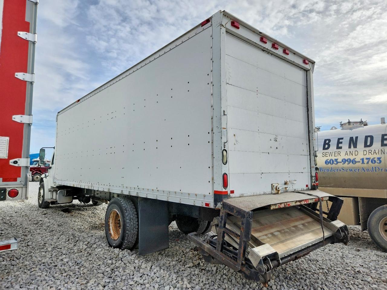 2007 Freigliner 2007 Freightliner Business Class M2 BOX Truck