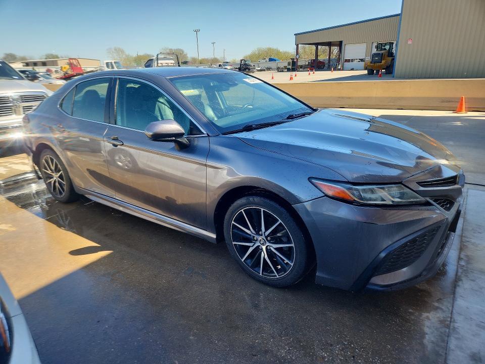 2021 Toyota Camry se
