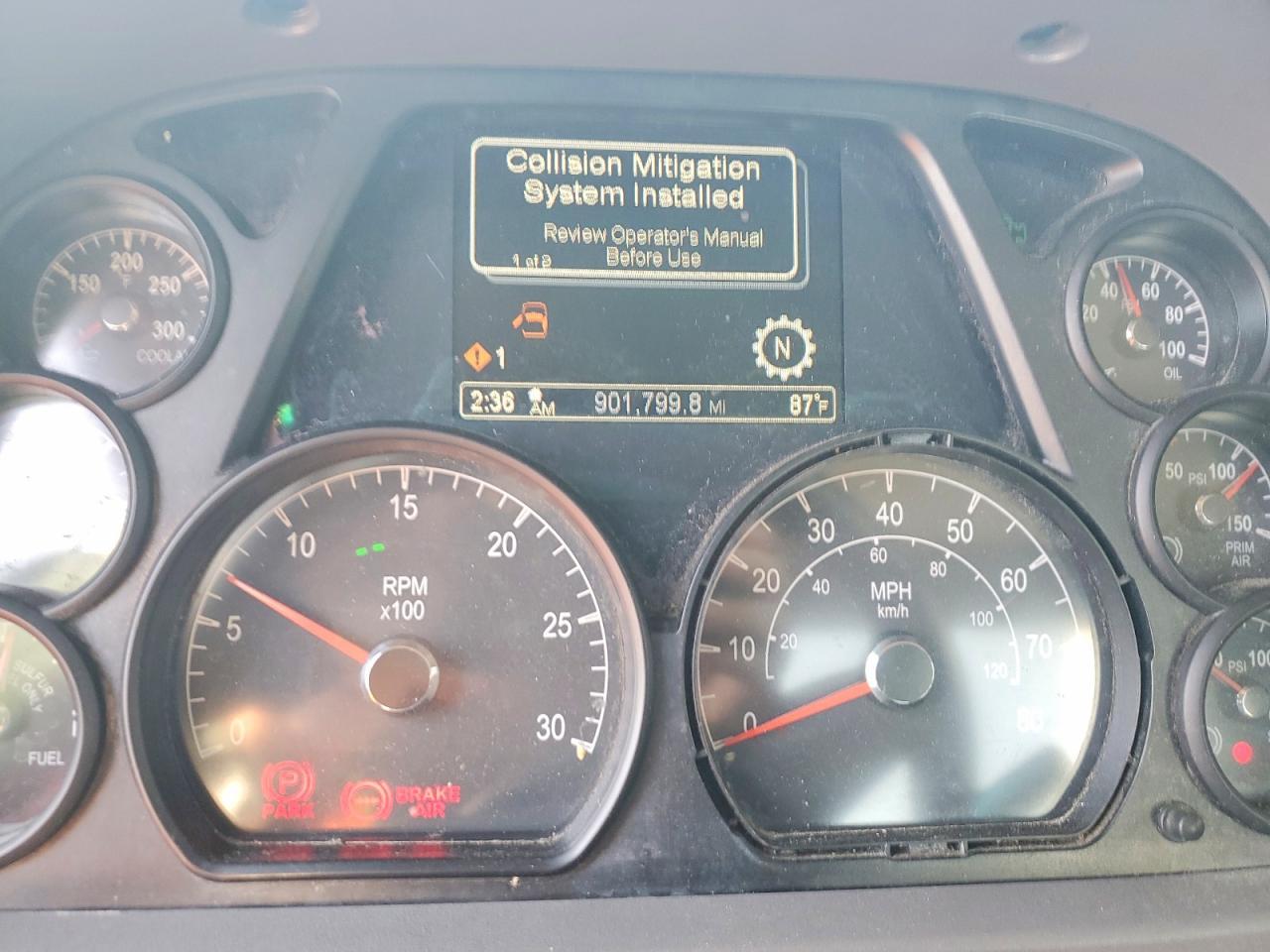 2016 Peterbilt 579 Semi Truck