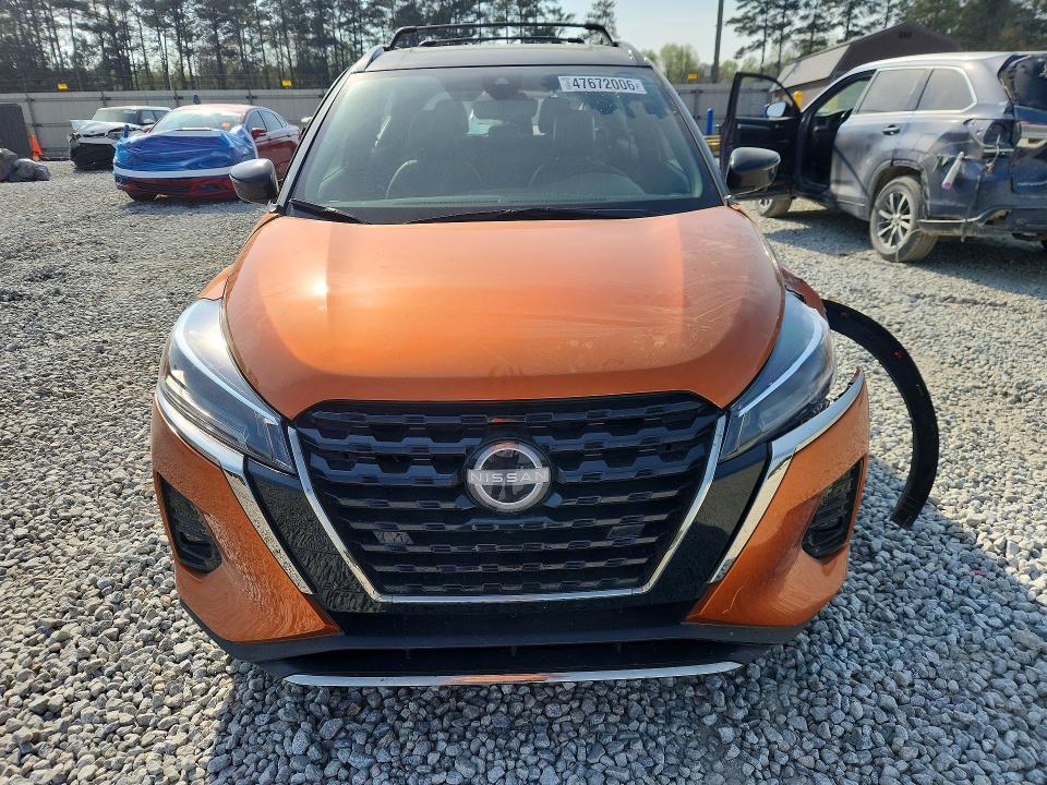 2024 Nissan Kicks sr
