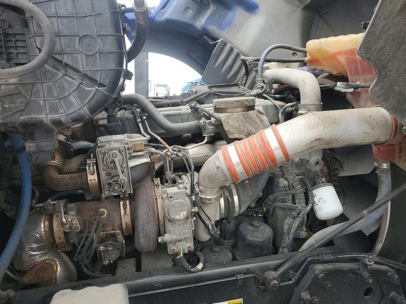 2015 Kenworth T680 Semi Truck