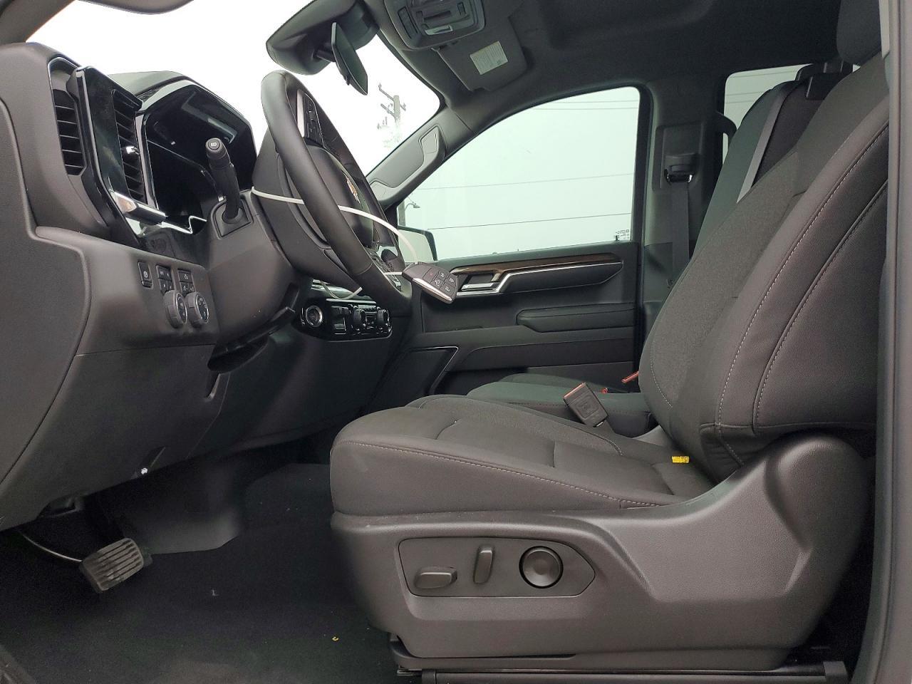 2025 Chevrolet Silverado K1500 LT