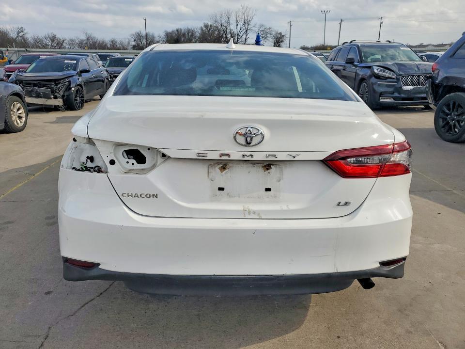 2021 Toyota Camry le
