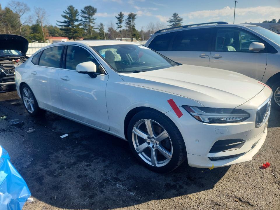 2018 Volvo S90 T6 Momentum