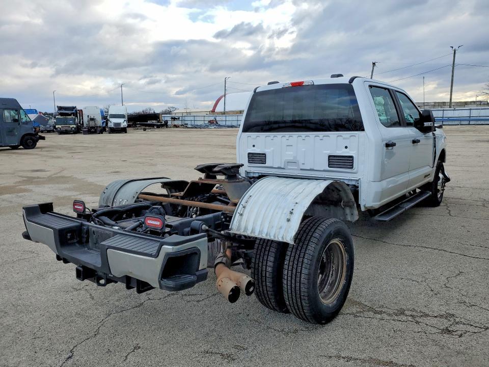 2024 Ford F350 Super Duty Truck Cab AND Chassis