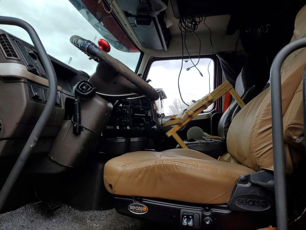 2013 Volv O VNL Semi Truck