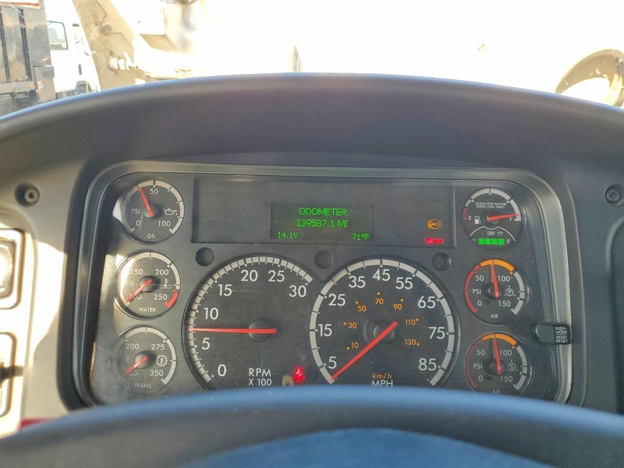 2019 Freightliner Business Class M2 Flatbed Truck