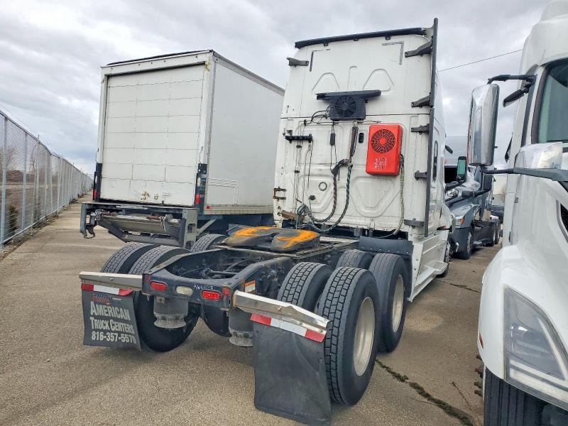 2019 Freigliner 2019 Freightliner Cascadia 126 Semi Truck