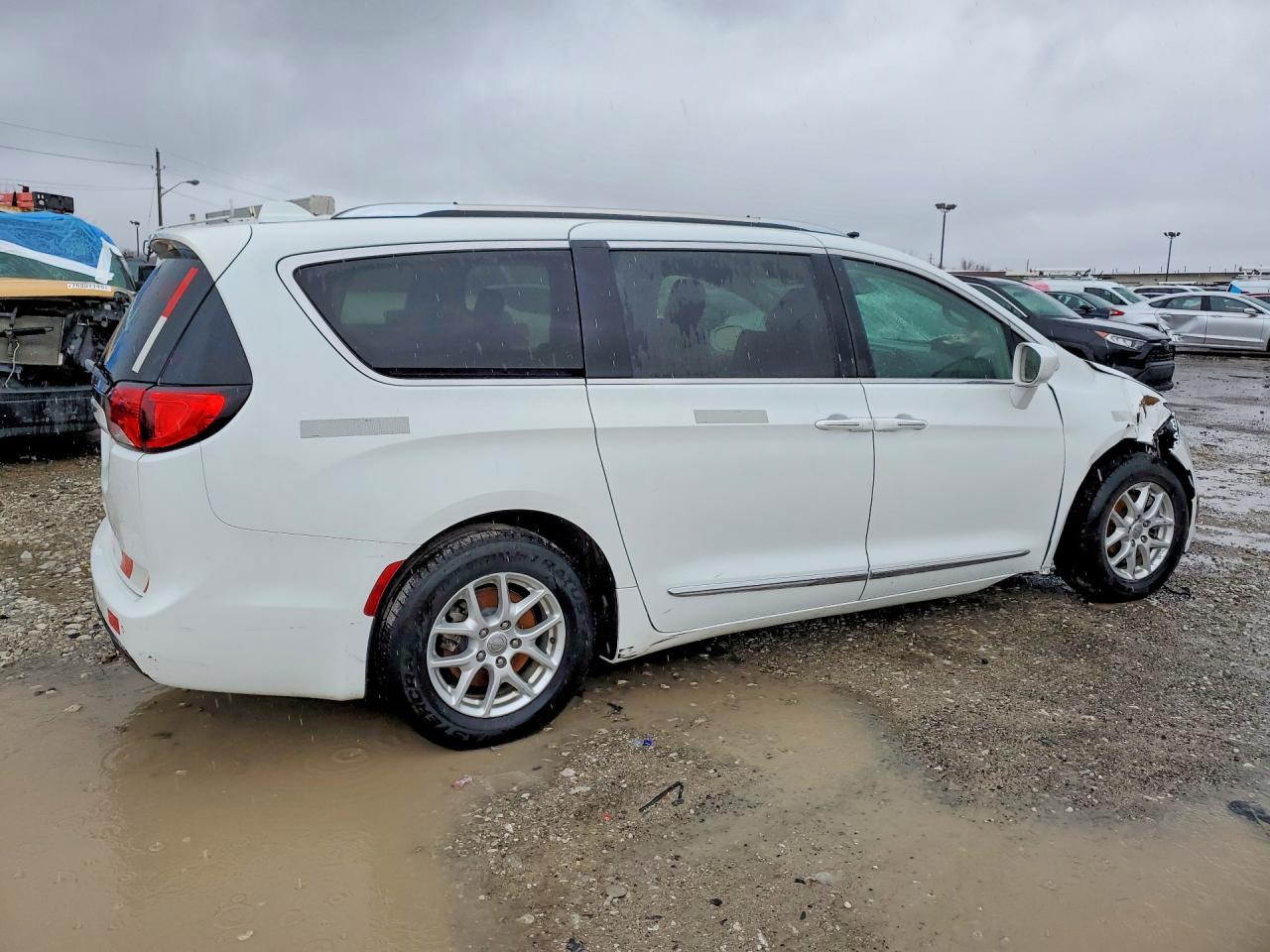 2020 Chrysler Pacifica Touring l