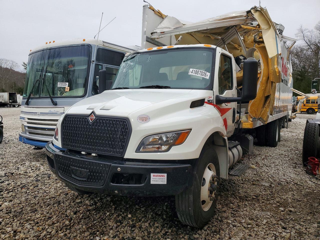 2025 International Mv607 Refrigerated box Truck