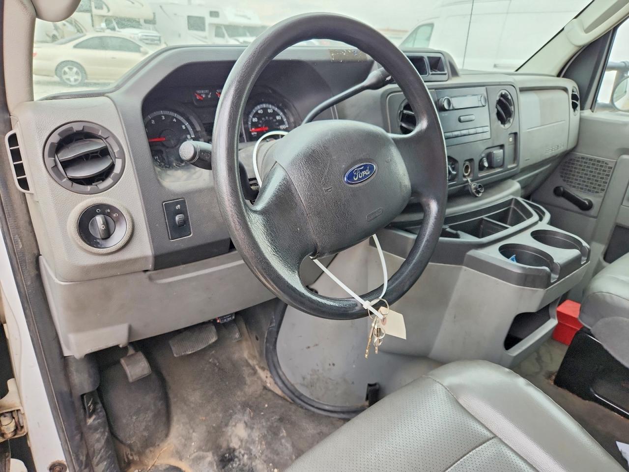 2013 Ford E350 BOX Truck